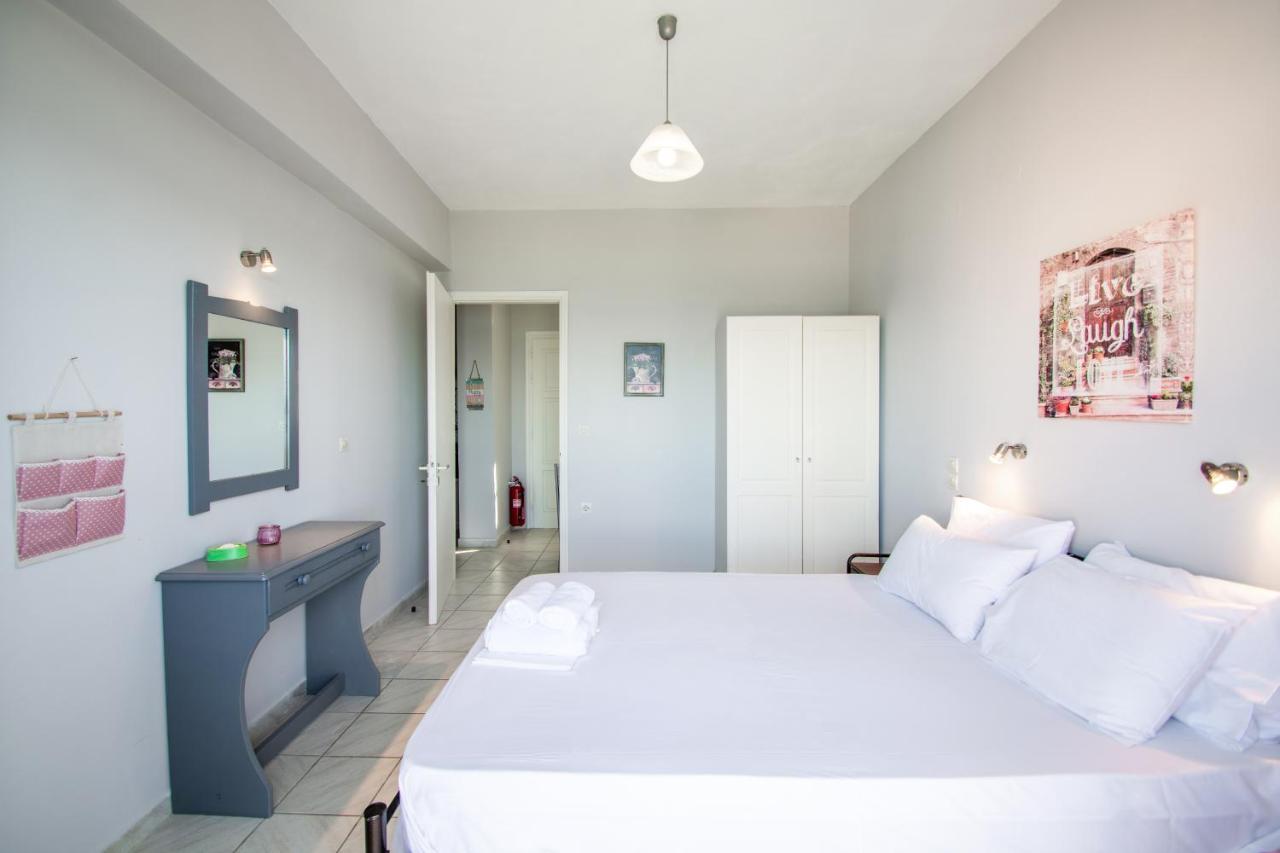 Bellezza Del Mare Apartment Amoudi Bagian luar foto