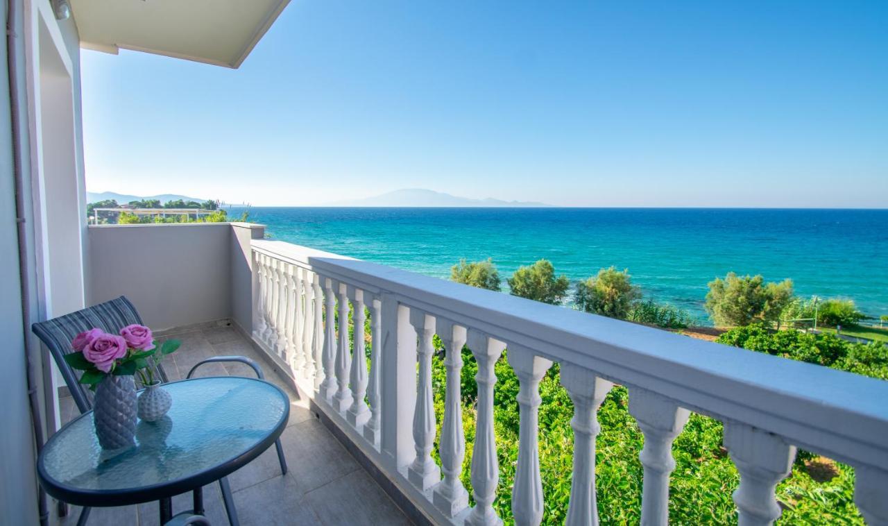 Bellezza Del Mare Apartment Amoudi Bagian luar foto