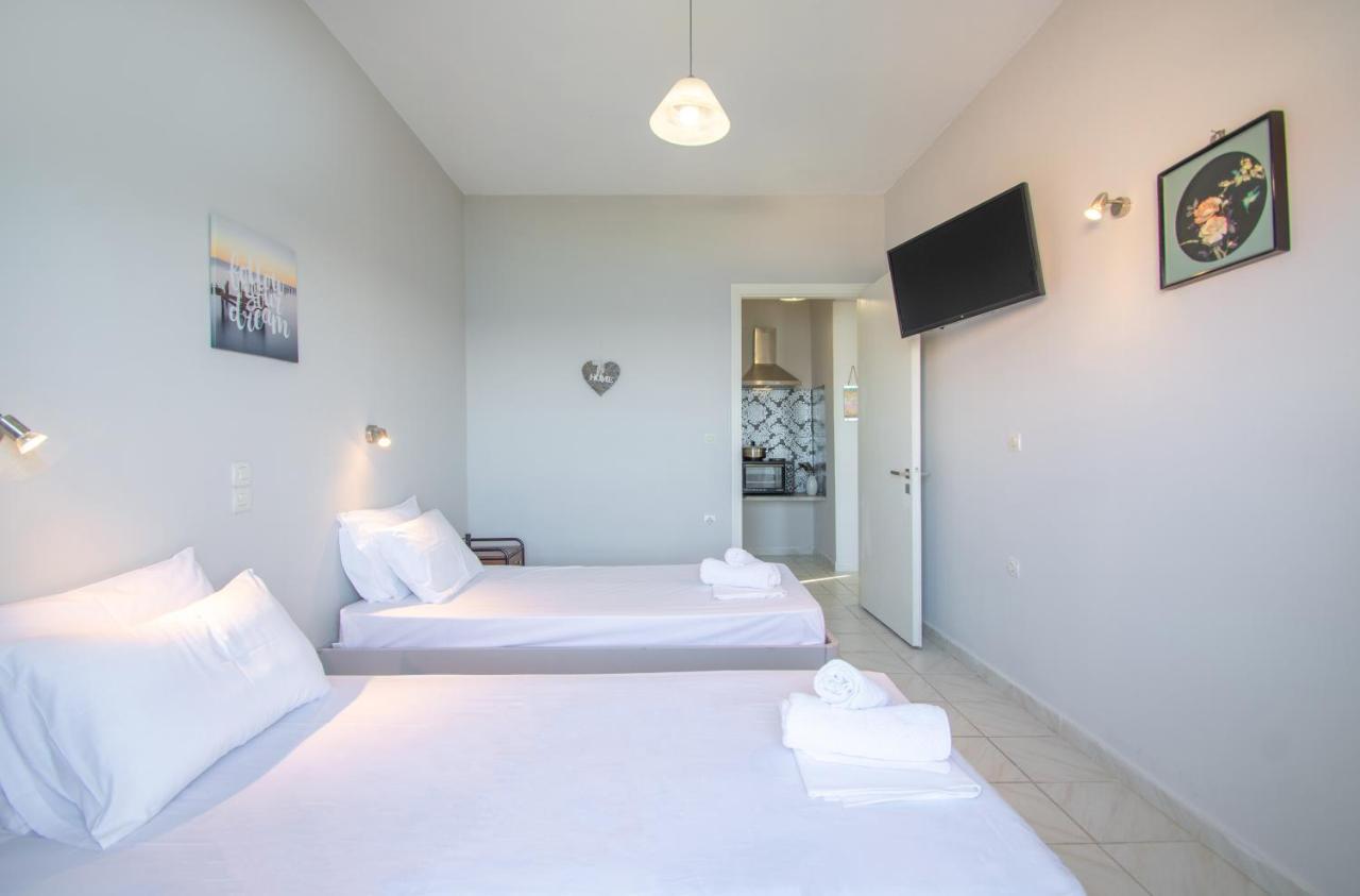 Bellezza Del Mare Apartment Amoudi Bagian luar foto