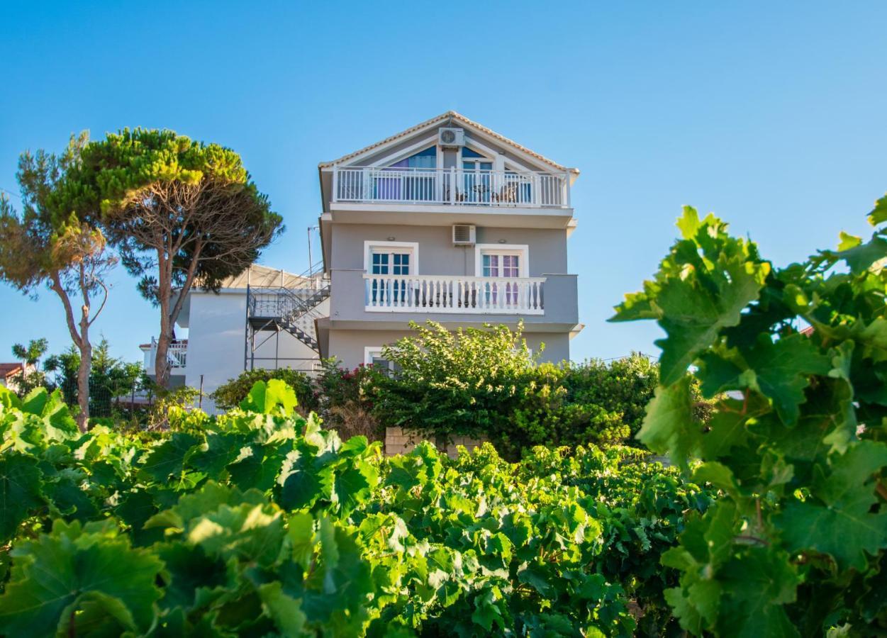 Bellezza Del Mare Apartment Amoudi Bagian luar foto