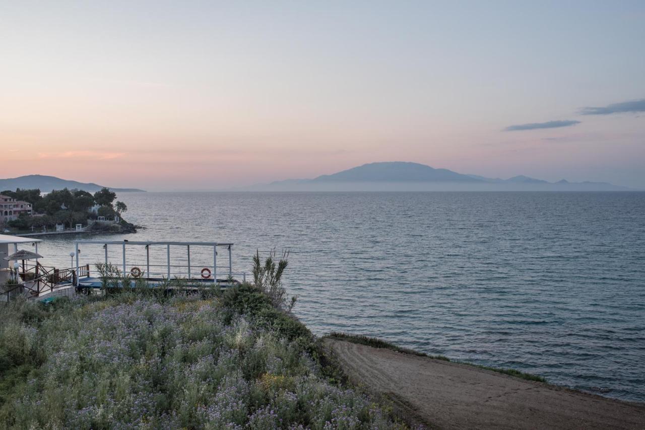 Bellezza Del Mare Apartment Amoudi Bagian luar foto